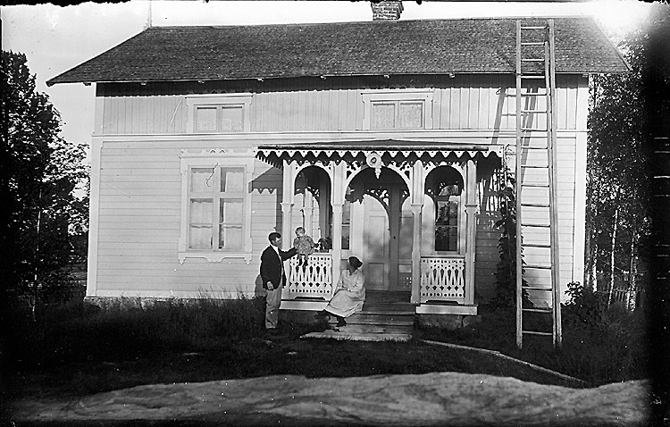 Albert och Edla Vikströms gård i Renholmen. 193...
