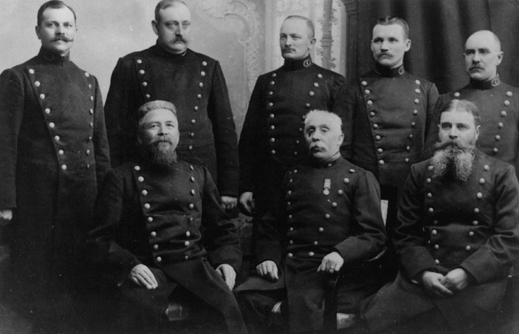 Poliskåren omkring 1912. Umeå poliskår samlad o...