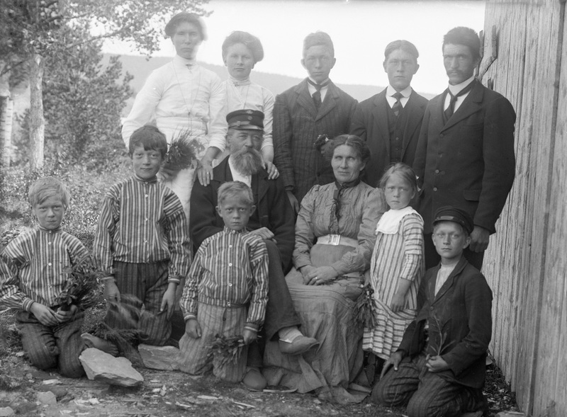 Nils Strömgrens familj Ammarnäs 1914? Poststati...