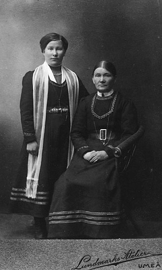 Från vänster: Nils-Arons dotter Katarina Sjulss...
