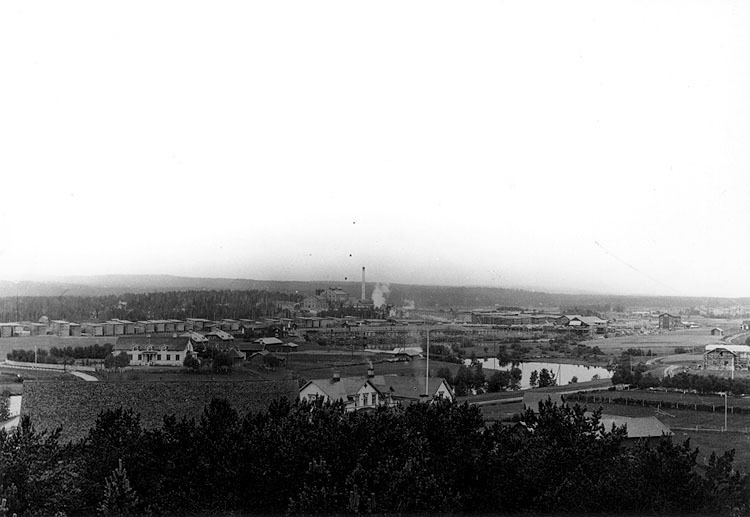 Utsikt mot fabriken i början av 1900-talet. Ned...