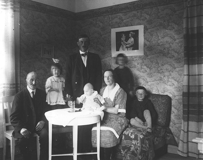 Makarna Eugene och Anna Bergström med barnen oc...