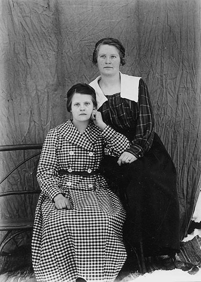Kan vara Syster och Fanny Vestermark, 1920-tal.