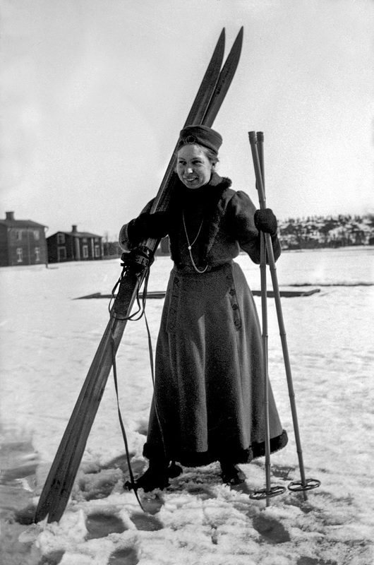 Teckningslärarinnan Maja Beskow med skidor