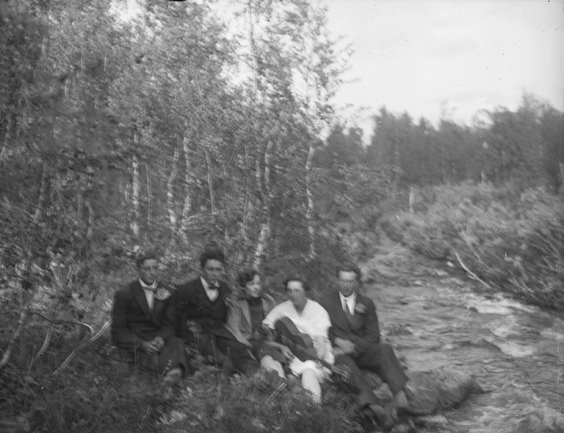 Ungdomar i Gardsjönäs 1928.
