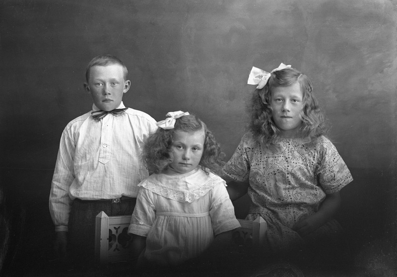 Syskonen Rut, Greta och Thure Bäckström, Hörnsjö
