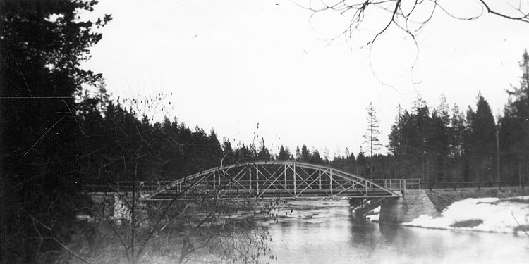 Bro över Storbäcken.