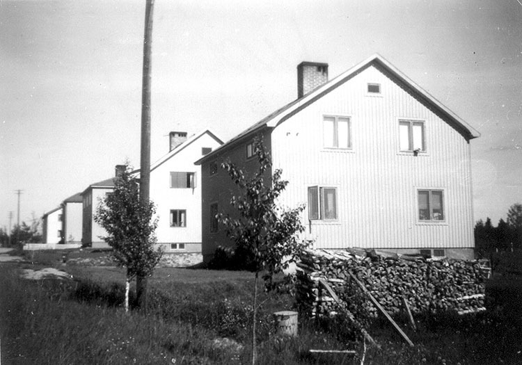 Gatuparti i Bjurholm. Villabebyggelse.