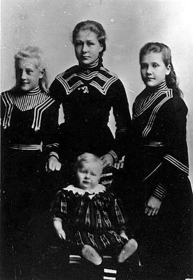 Berta, Gurli, Inez, Fredrik Westerlund, 1902.