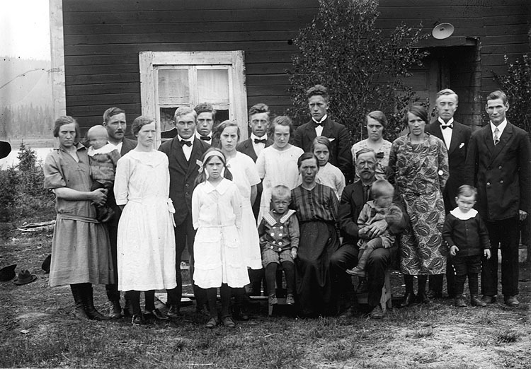 Andreas Höglander med fru, barn, barnbarn, sonh...
