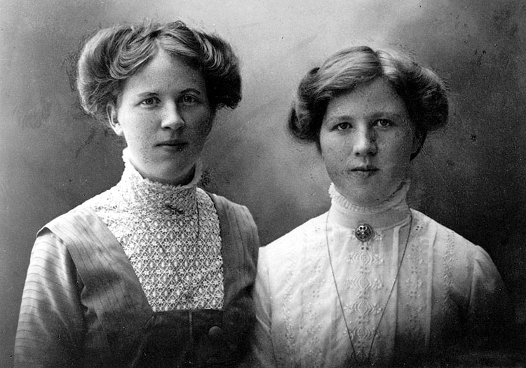 Systrarna Anna och Linnea Hansson. Anna gift No...