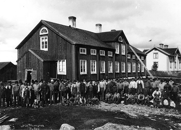 Storbyggningen arbetarbostad i Sikeå hamn 1895 ...