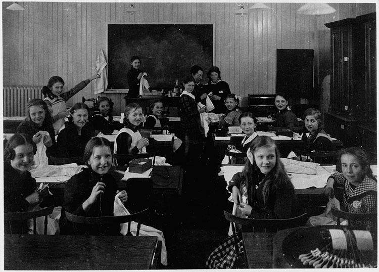 Flickskolan, slöjdlektion, 1916.
