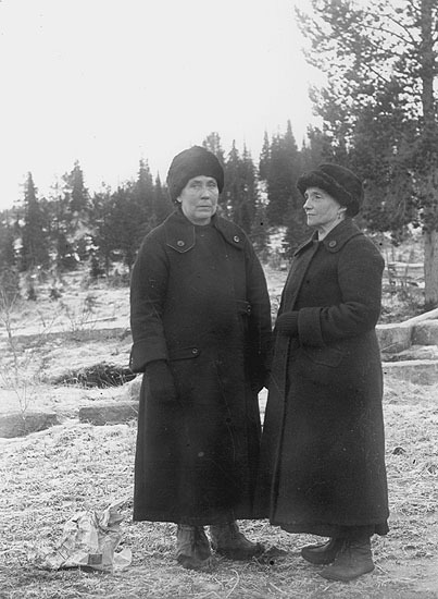 Systrarna Teresia Karlsson och Augusta Dalberg,...