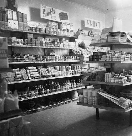 Interiör från Konsums affär i Vilhelmina, 1947.