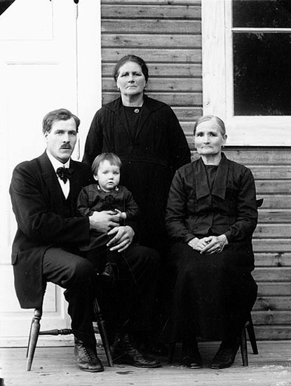Fyra generationer: Greta Hellgren, född 1852, d...