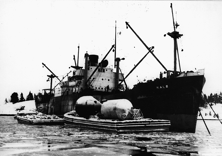 Fartyget Kalö som 1949 fraktade massafabrikens ...
