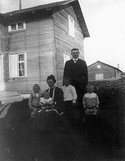 En familj (?) 1912.