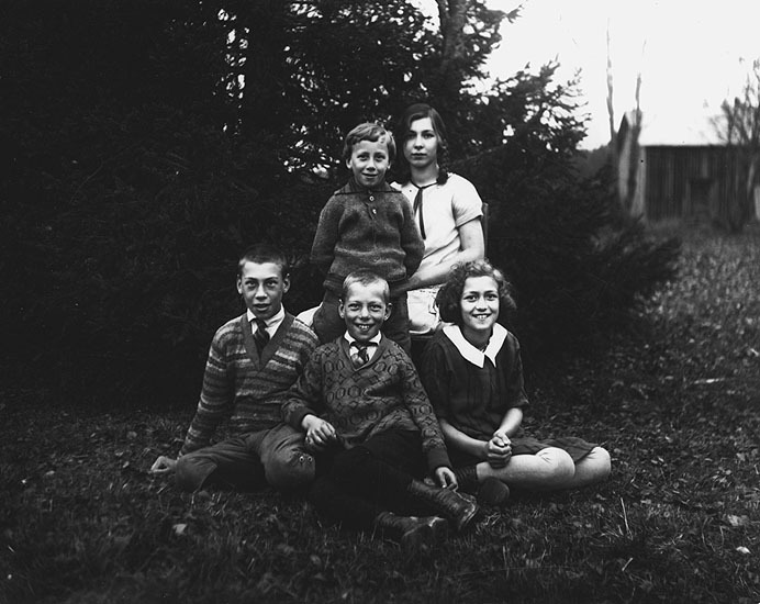 Johan Sjöströms barn Agnäs 1930. Från vänster G...