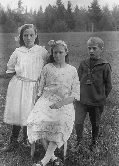 Anna i mitten, dotter till Rosina Hansson.