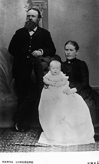 Herr och fru A Ahlstedt med dottern Gertrud.
