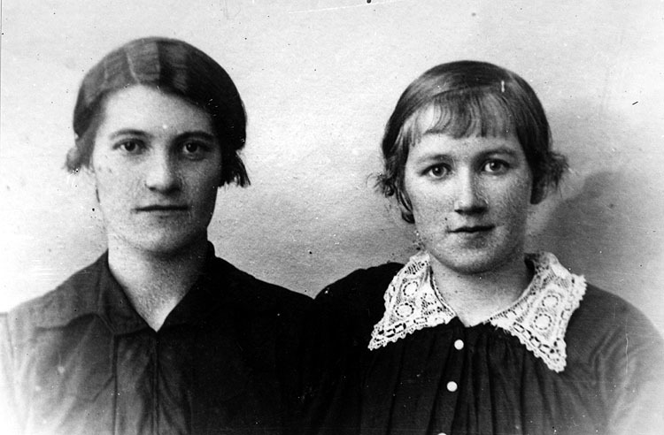 Hilma och Jenny Zingmark, Grundfors, 14/4 1924.