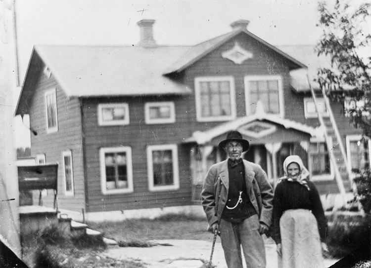 Bonden Carl Nilsson (1836-1916) och hustrun Mär...