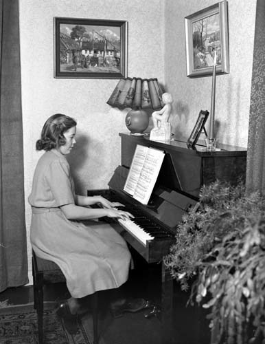 Kerstin v. piano Arkelstorp.