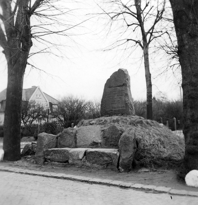 Monument rest 1915 över göingebonden Tuve Månss...