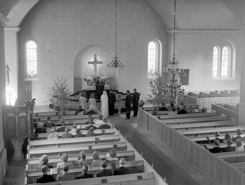Bröllop i kyrkan (Oppmanna) Sjöberga.
