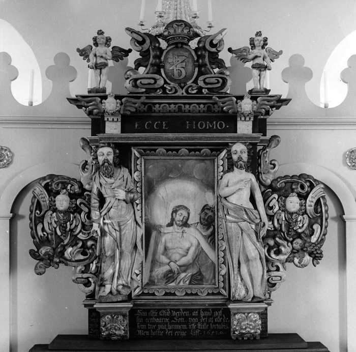 Hassle-Bösarps kyrka. Altaruppsatsen.