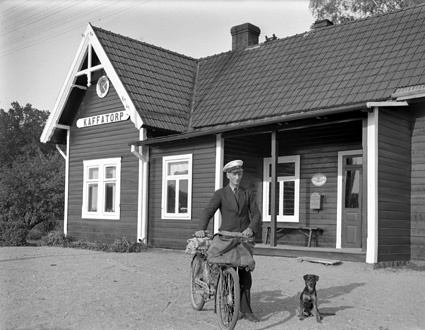 Kaffatorp Ivar Malmgren med postcykeln.