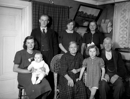 Martin S. Österberg m familjen. Skärsnäs.