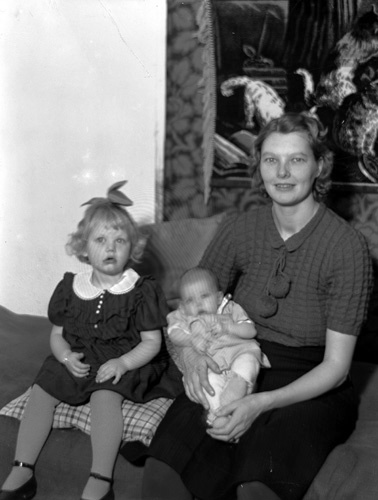 Arne Nilsson fru o barn Kaffatorp.
