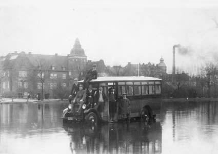 Översvämning av busstorget 1928.