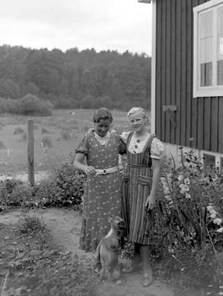 Astrid och  Solvig Ek, Arkelstorp.