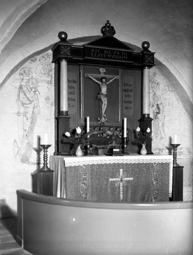Kyrkan altartavlan Ivö.