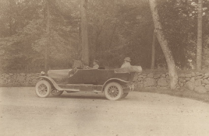 Hösten 1922. Agnes i bil vid Bergqvara 'Wexiö.
