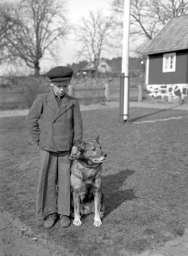 Mattias och Ellen Nilssons pojke Einar o hund, ...