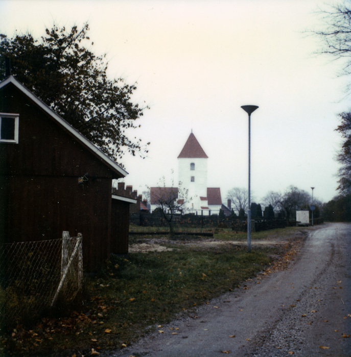 Fastigheten Hällestad 10:74, sedd från väster.