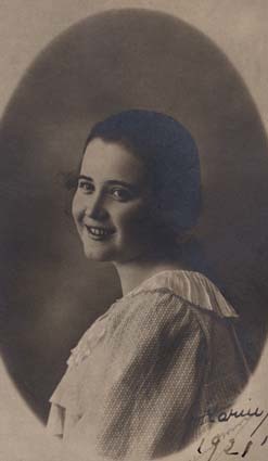 Karin (Aronsson) 1921.