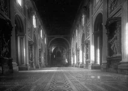 ROM. Basilikan S. Giovanni in Laterano. Interiör.