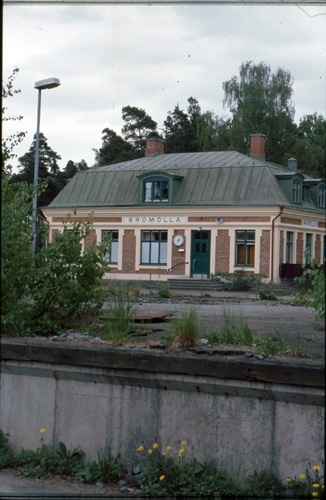 Järnvägsstationen, på håll. 2000-05