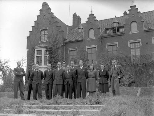 Kursavslutningen grupp framför slottet Helmershus.
