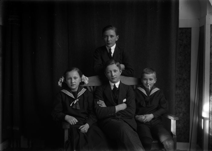 Barnen Ny, Hugo med flera (alla fyra).