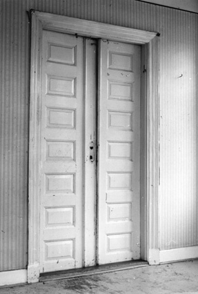 Dörrar 2: dra våningen N. Kaserngatan 2
