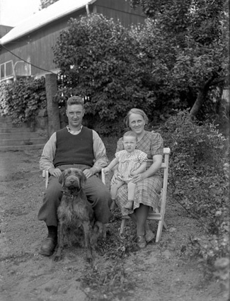Bertil och Hilda Lindgren med yngsta dottern An...