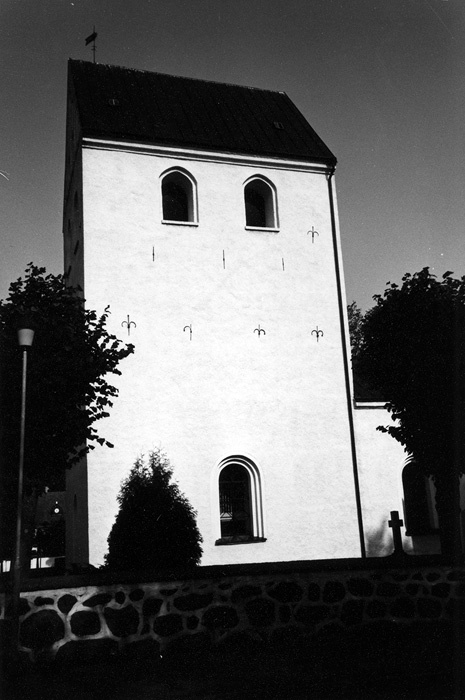 Härslövs kyrka sedd från söder.