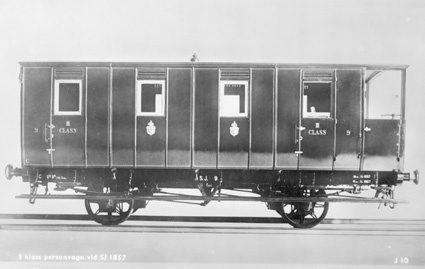 3 Klass personvagn vid SJ 1857 J 10.
