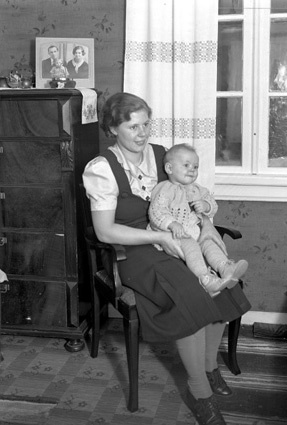 Otto Johnssons fru Judit och sonen Ingmar.Vånga